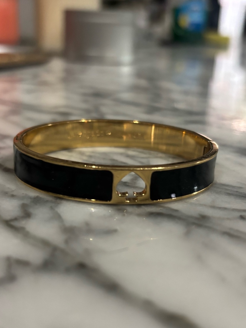Kate Spade Black Enamel Gold Spade Hinged Bangle - Picture 5 of 8